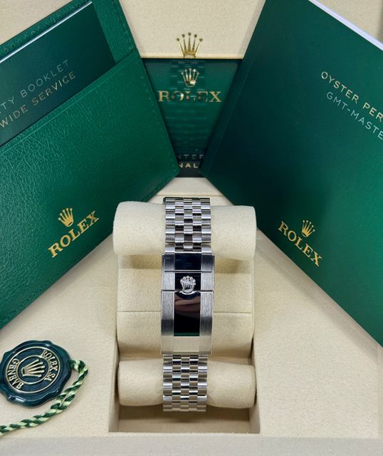 Rolex GMT Master II 126710 GRNR Image 3